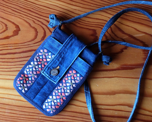 こぎん刺しのデニムリメイク桜スマホショルダー【刺繍☺︎刺し子