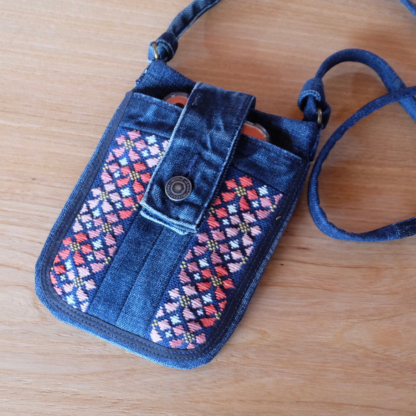 こぎん刺しのデニムリメイク桜スマホショルダー【刺繍☺︎刺し子】ポシェット☺︎さくら☺︎サクラ⌘受注製作⌘ 1枚目の画像