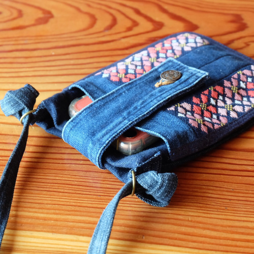 こぎん刺しのデニムリメイク桜スマホショルダー【刺繍☺︎刺し子