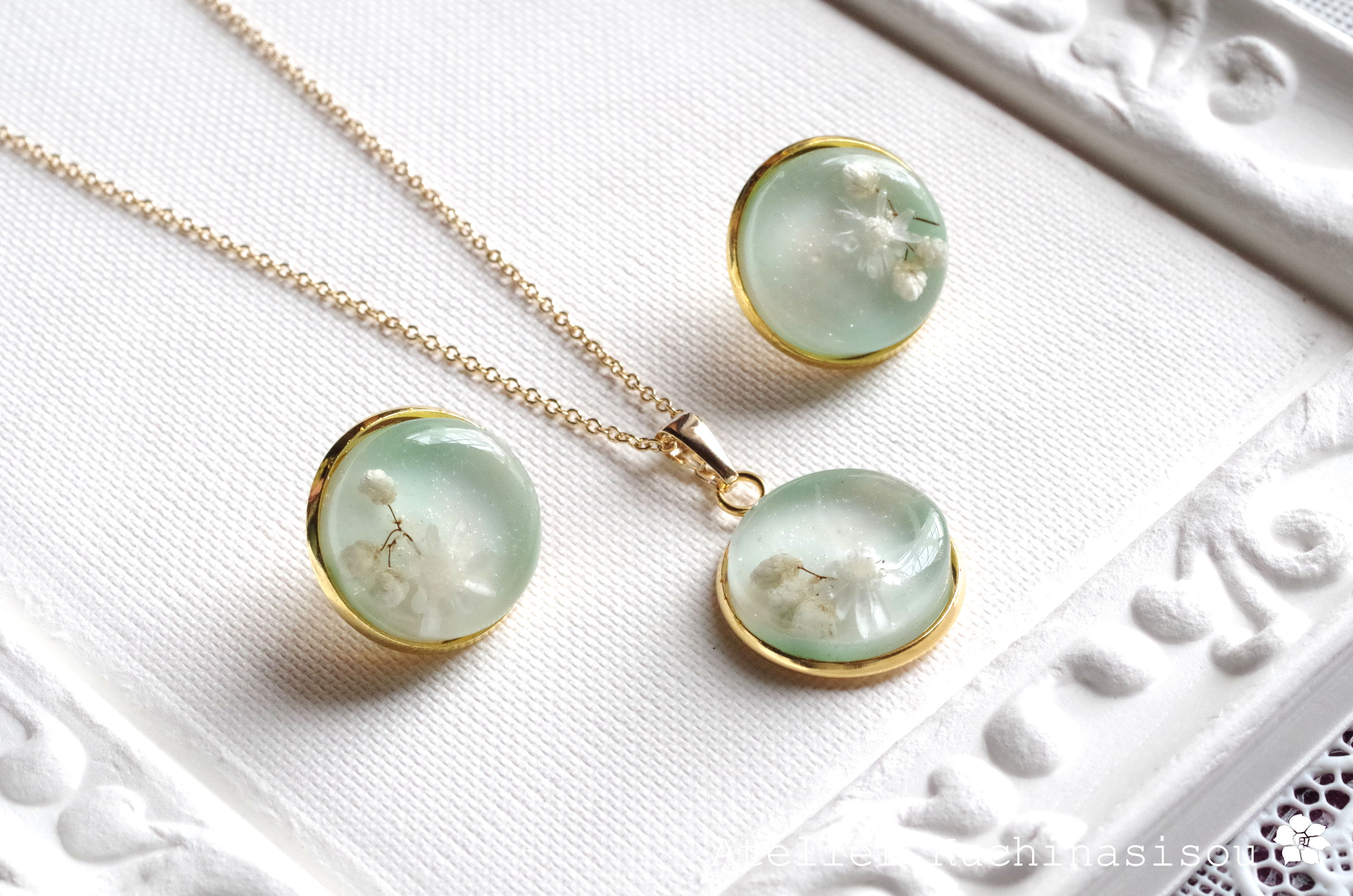 【受注製作】【Creema限定】レジンアート　ラウンドピアス/イヤリングとペンダント〈草萌え〉