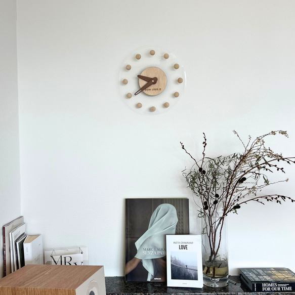 モダンな壁掛け時計 - クリア透明＆自然木製デザイン | 静かで可愛いインテリア時計 6枚目の画像