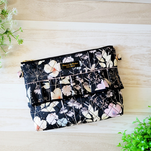 ムーンモス✩.*˚フリルバッグ ポーチ フリル付きキルティングポーチ