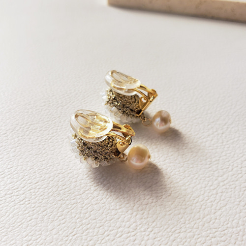 ビーズクロッシェと淡水パールのイヤリングorピアス(ゴールド)/No.24