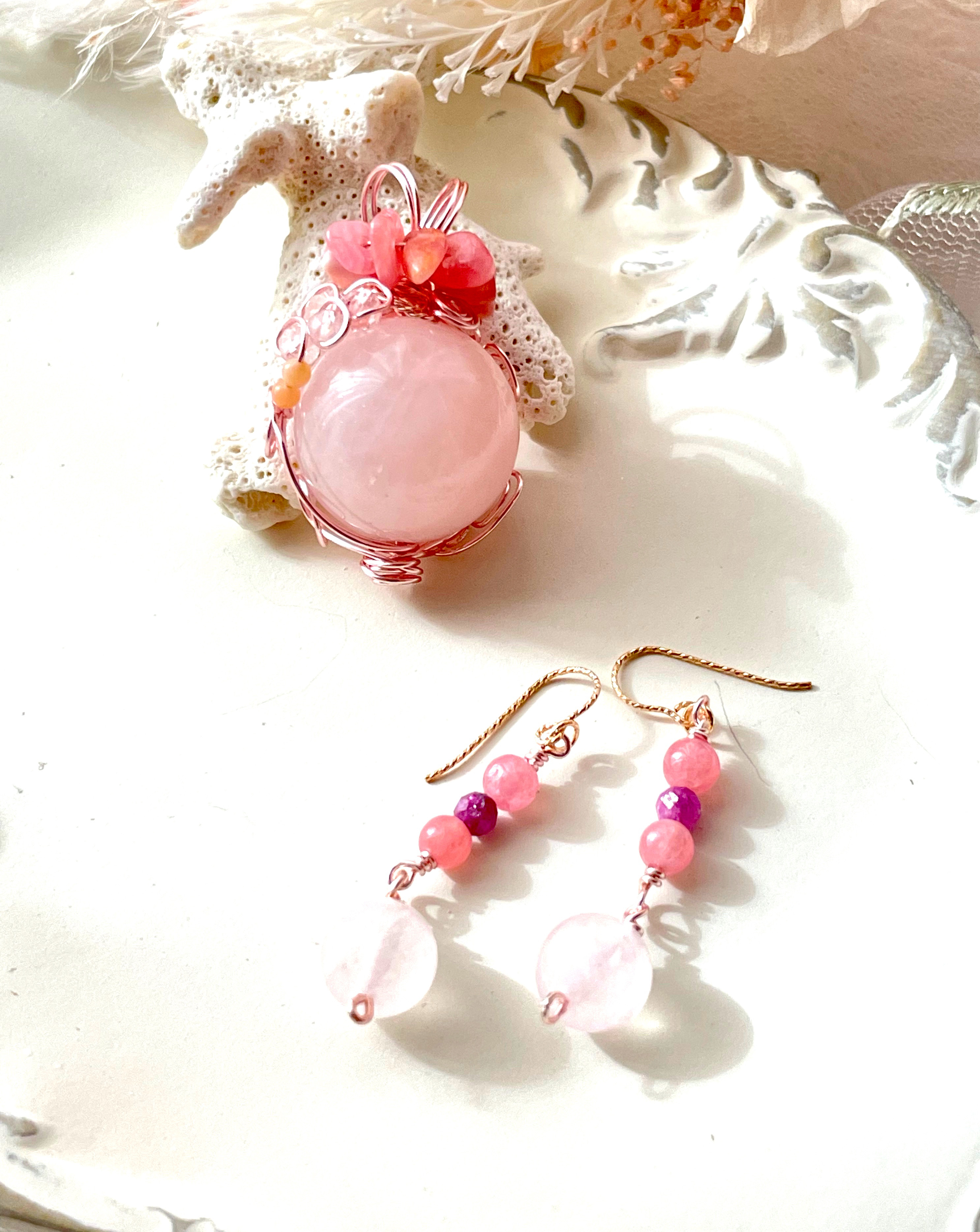 ピアス 【美品】ノワールドプーぺ ローズクォーツ ✨️完売 天然石 アガット好き