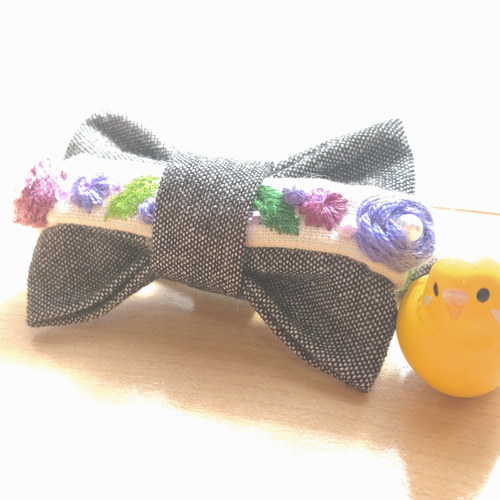 バラ刺繍パッチンピン♡むらさき 薔薇の刺繍をサテンステッチだけで！誰でも手軽に始められる。 - YouTube