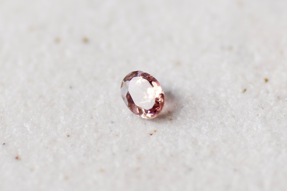 アキシナイト＊オーバル・カット＊0.15ct＊3.8×3.0mm＊AX-001 2枚目の画像
