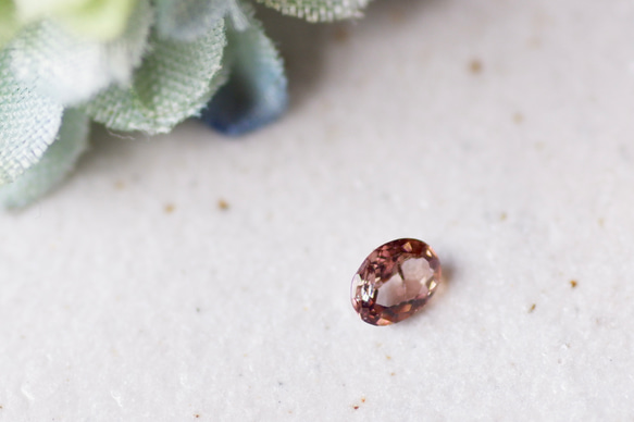 アキシナイト＊オーバル・カット＊0.15ct＊3.8×3.0mm＊AX-001 1枚目の画像