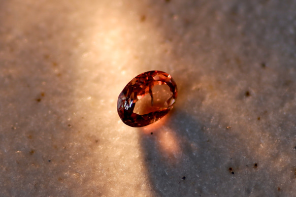 アキシナイト＊オーバル・カット＊0.15ct＊3.8×3.0mm＊AX-001 4枚目の画像