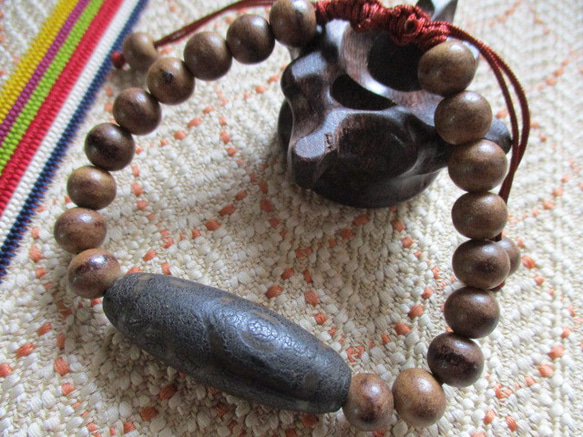 亀甲羅六眼天珠 亀甲長寿六眼天珠瑪瑙 5玉 天然石 liberty 通販 16515827｜Creema