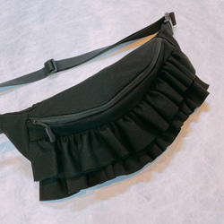 再販！＊ 2段フリルがかわいいボディBAG オールブラック ボディ