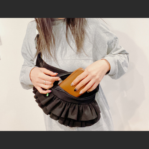 再販!* 2段フリルがかわいいボディBAG オールブラック ボディ 再販!* 2段フリルがかわいいボディBAG オールブラック ボディ