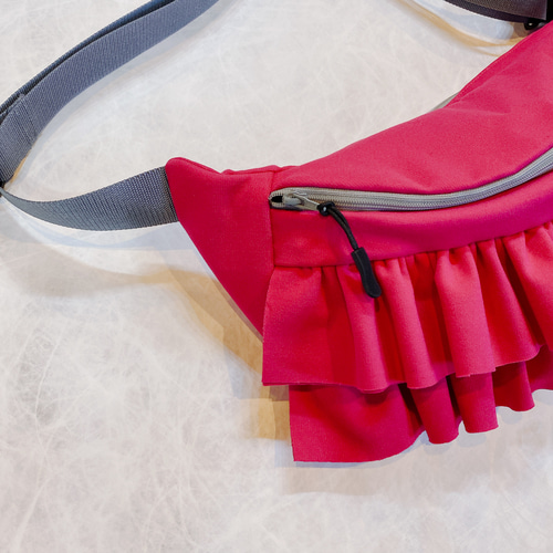 2段フリルがかわいいボディBAG チェリーピンク ボディバッグ