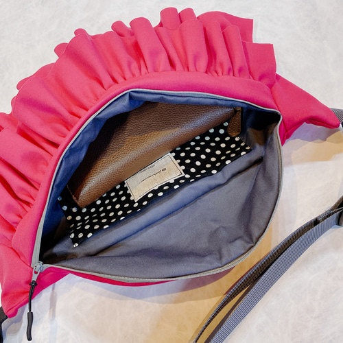 2段フリルがかわいいボディBAG チェリーピンク ボディバッグ