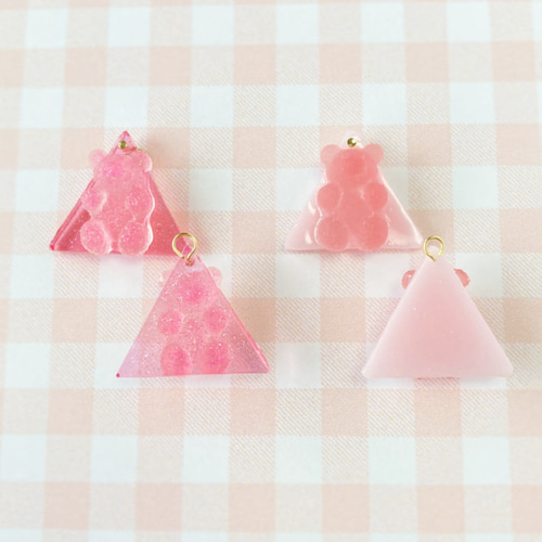 くまグミ△三角（いちごミルク）ピアス・イヤリング ピアス（フック 
