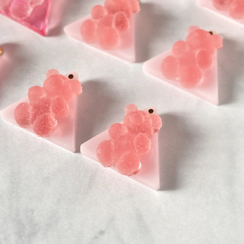 くまグミ△三角（いちごミルク）ピアス・イヤリング ピアス（フック 