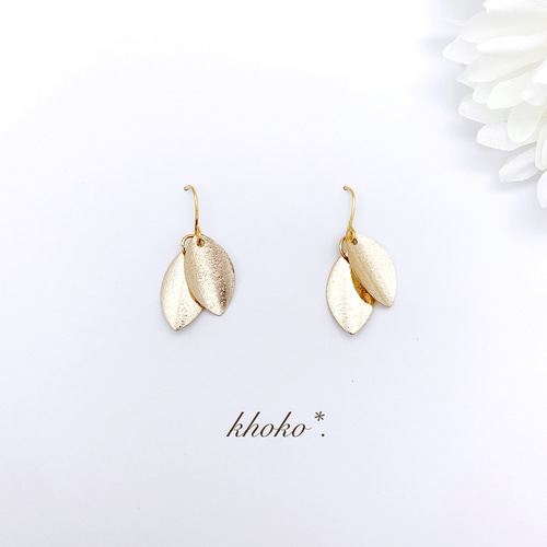 送料込み】ラスト1点♡マットゴールド リーフのダブルピアス  