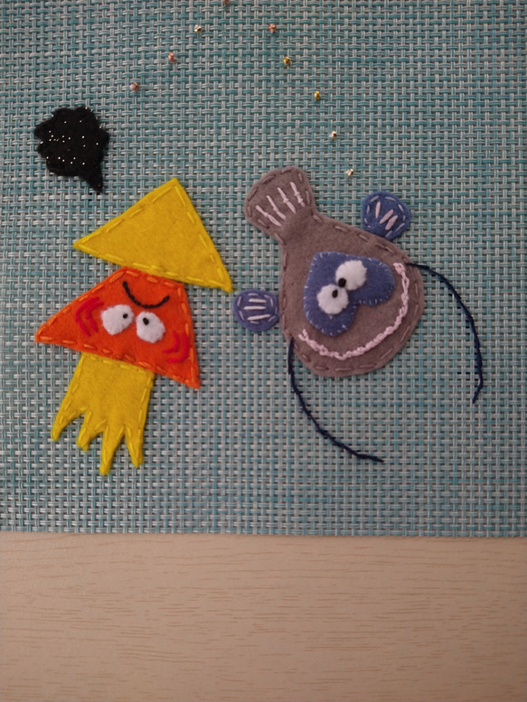 イカとアンコウのフェルト手刺繍ランチョンマット 4枚目の画像