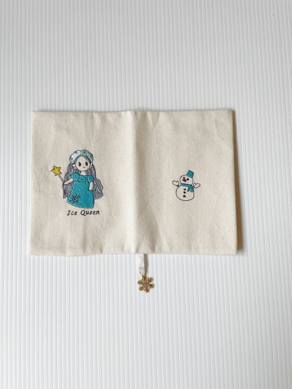 カバンの中でも本が傷まないブックカバー✳︎厚さ調整✳︎キャラクター✳︎刺繍✳︎雪の女王✳︎童話 6枚目の画像