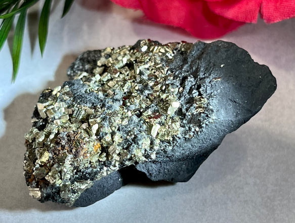 希少✨　パイライト　オン　シュンガイト　結晶　原石　ラフストーン 3枚目の画像