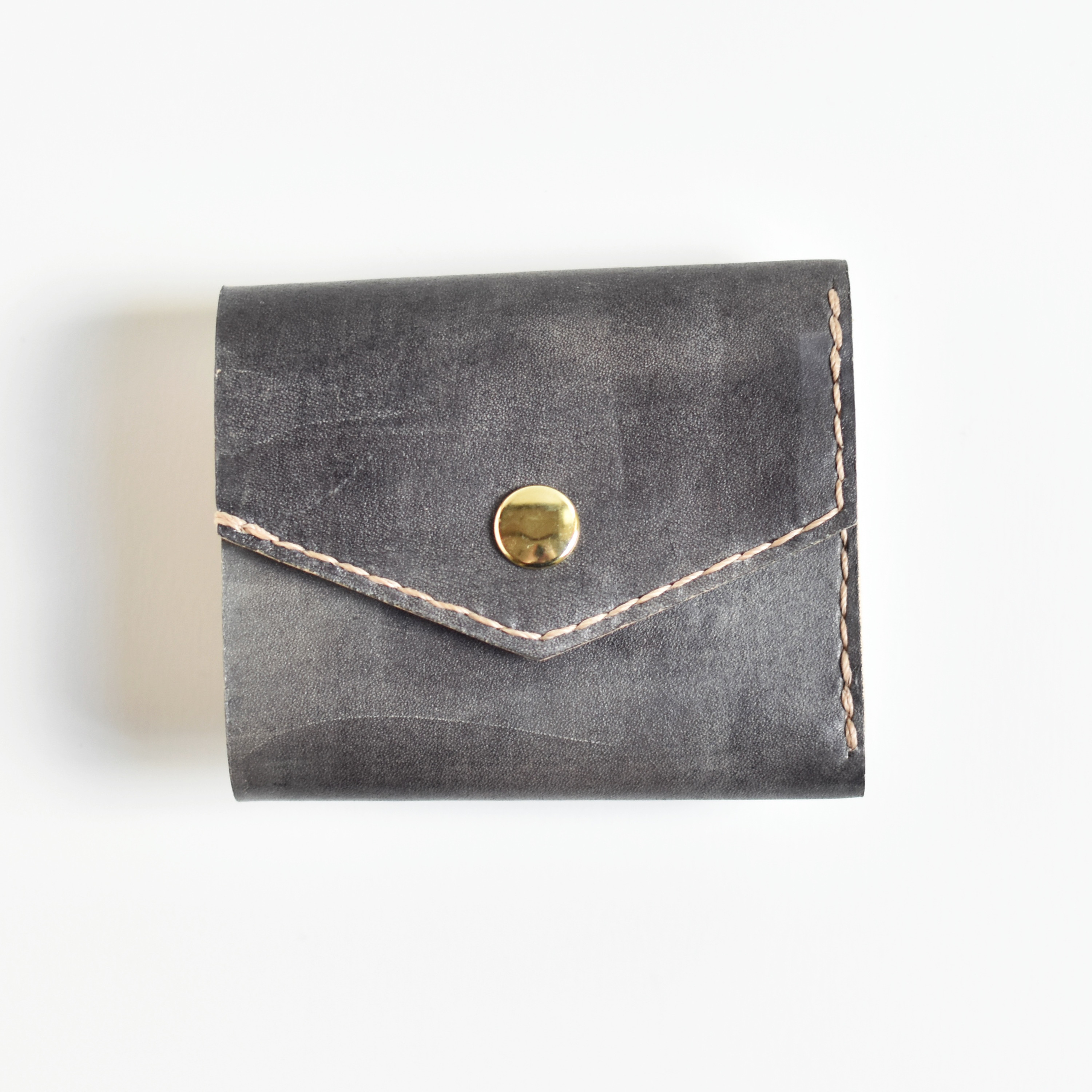 革の手染め財布「the Black（三つ折りミニ財布）」