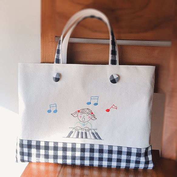 ★E様ご予約済み★手刺繍 レッスンバッグ〈ピアノレッスン赤水玉〉 1枚目の画像