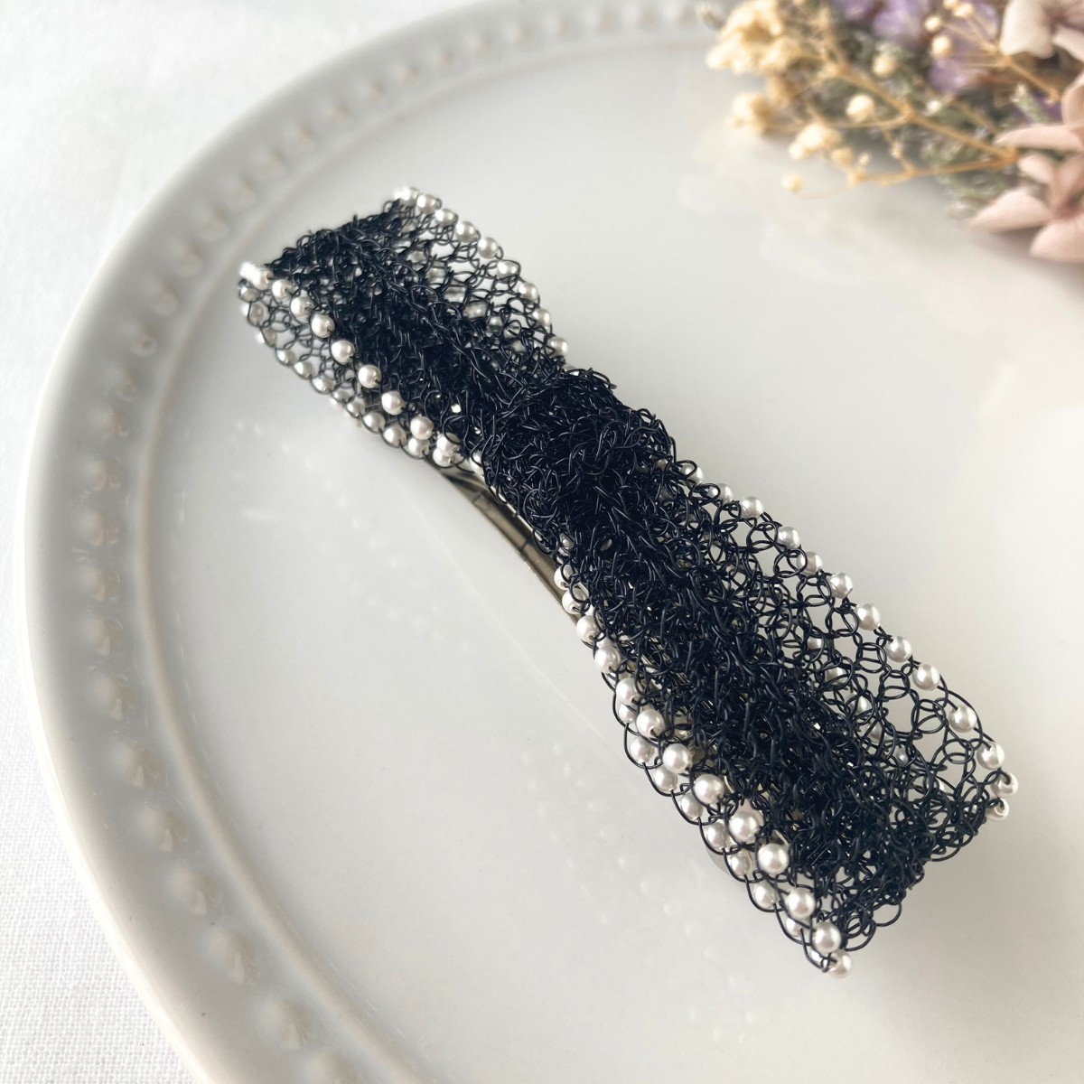 みい様　ヘアバレッタ　ベネチアグラス+黒アンティーク調 シルク サテンボウ 8cm バレッタ ウィズ クリスタル | THE HAIR