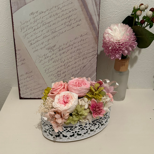 フラワーアレンジメント／華やか／母の日の贈り物やお飾りにいかがです