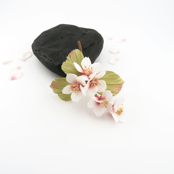 Corsage. コサージュ " 一期一会の絹桜 no.02. " | 一点モノ  | シルク製 | 3枚目の画像