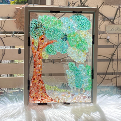 シェルアートフレームꕤ  葉っぱと舞う光の水玉インテリアフレーム　A4  ⭐︎  天然貝　ステンドグラス風　グリーン 3枚目の画像