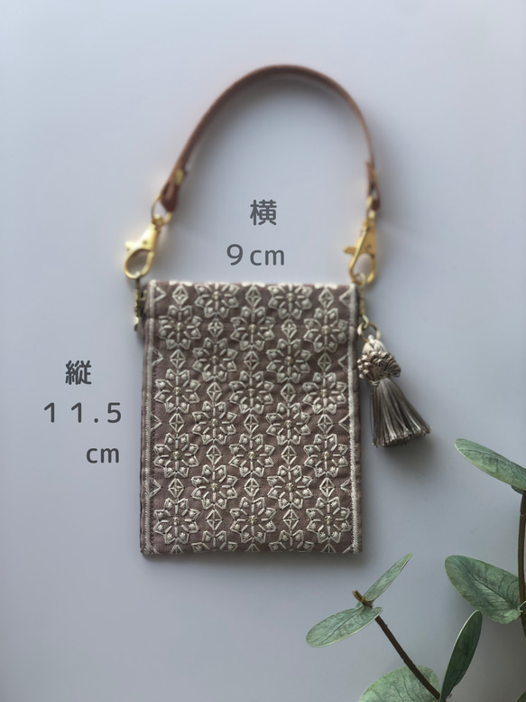 【ピンクベージュ】刺繍リボンバネ口ポーチ　栃木レザー手提げ 3枚目の画像