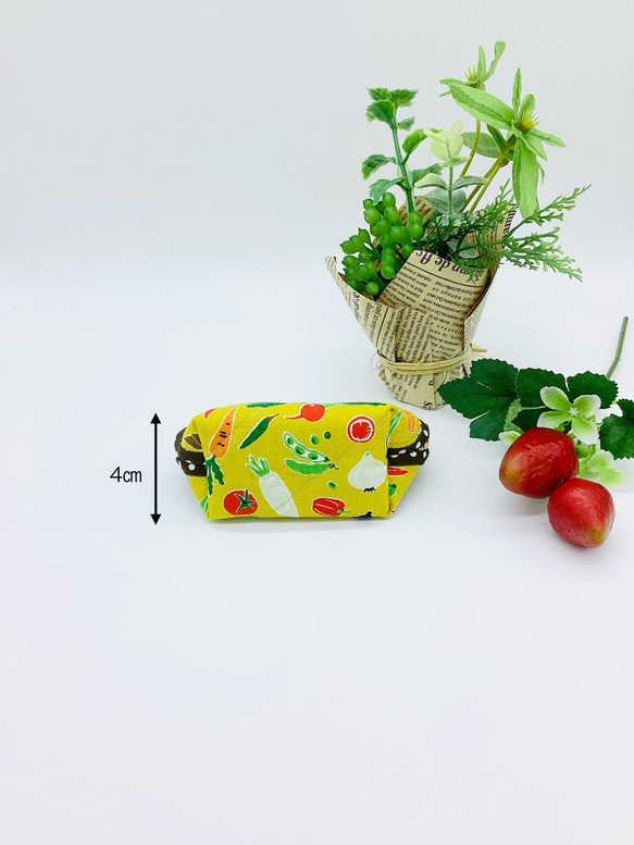 ミニポーチ☆お野菜と花柄（マスタード）小銭入れ　イヤフォンケース 4枚目の画像