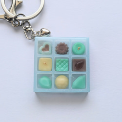 ミニチュア チョコレートBOX キーホルダー【ミルキーブルー】 3枚目の画像
