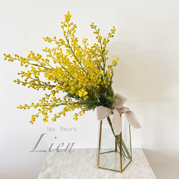 ミモザ　造花　アーティフィシャルフラワー　黄色　花束　フラワーベース　花瓶　インテリアフラワー　スワッグ　一点物 1枚目の画像