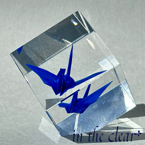 折り鶴 青 レジン 4センチキューブ 立体・オブジェ in the clear 通販