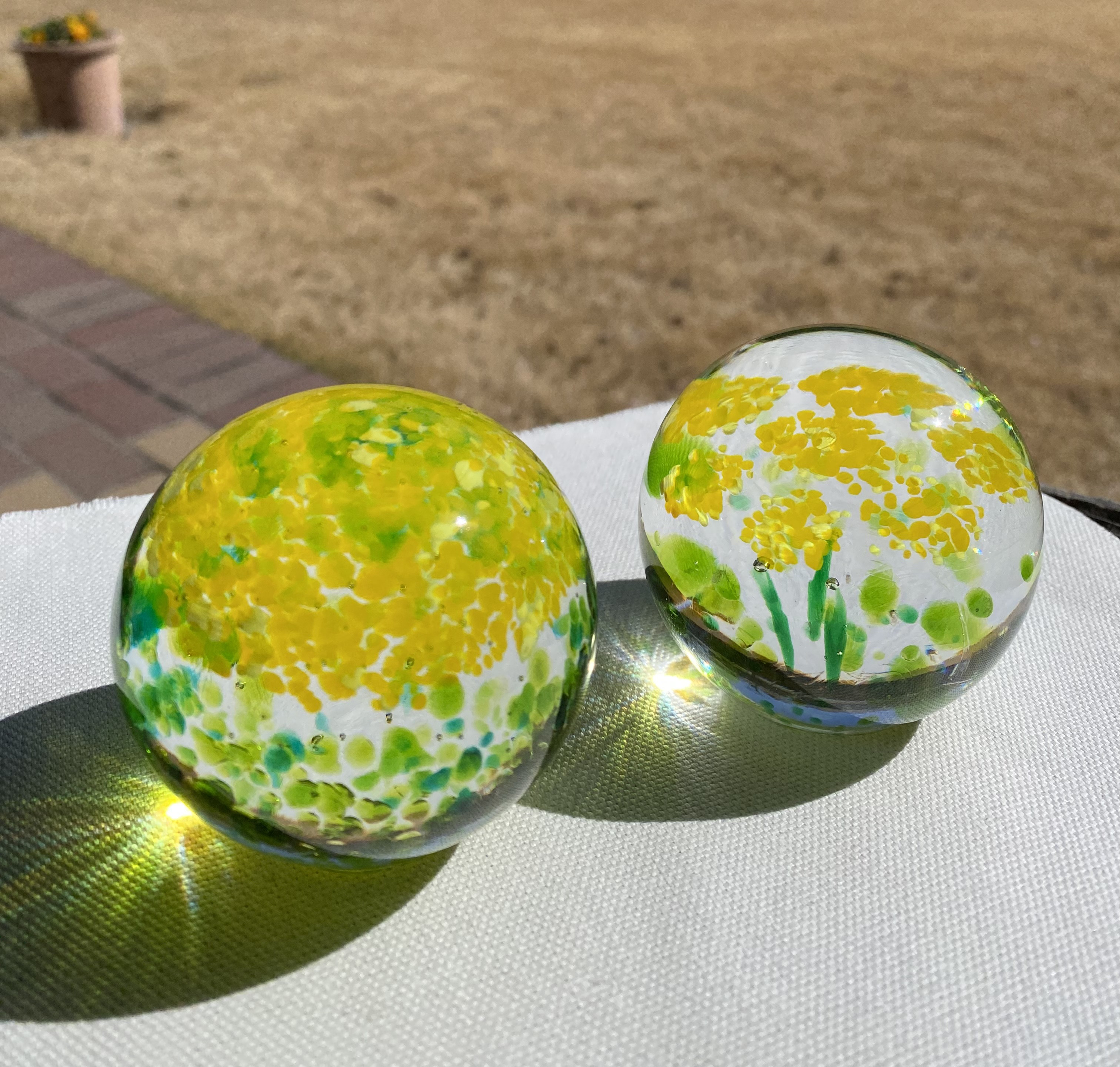 ☆新品☆ペーパーウエイト・飾物・カラフルな花模様のガラス玉