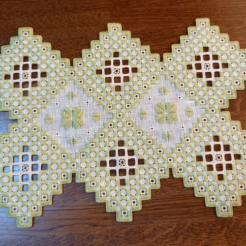 北欧ハーダンガー刺繍 テーブルファブリック 横長ドイリー ライム 手