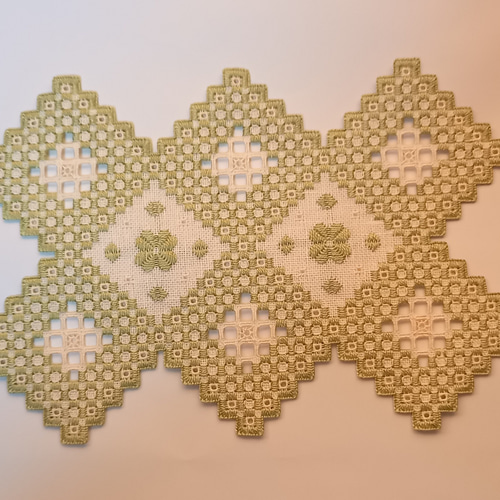 北欧ハーダンガー刺繍 テーブルファブリック 横長ドイリー ライム 手