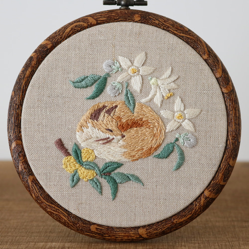 柚子の花ときつね 手刺繍ファブリックパネル ［受注制作