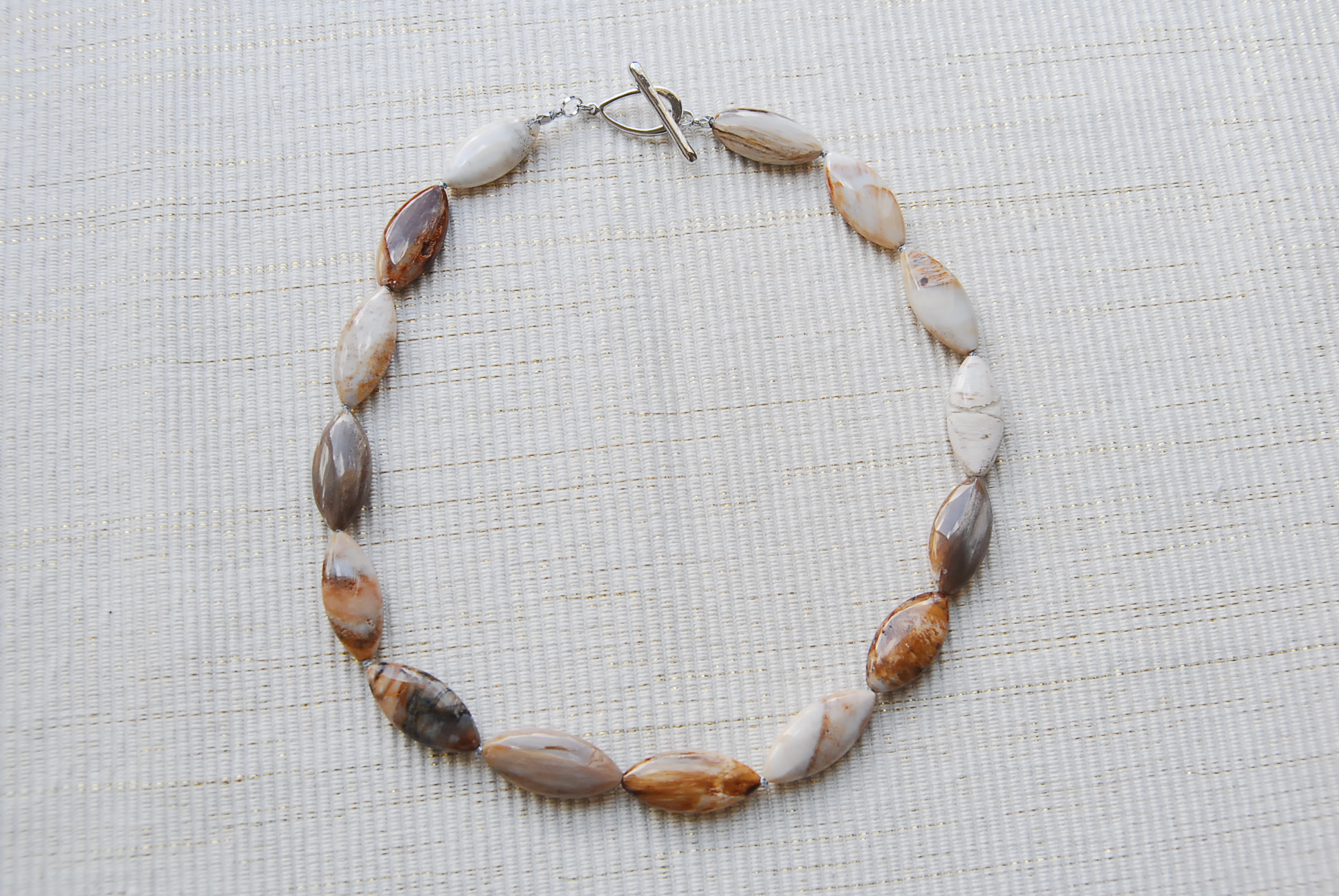 マーキス形珪化石のネックレス