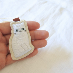 ごはんまちにゃんこ　猫　刺繍　チャーム　しろにゃん 7枚目の画像