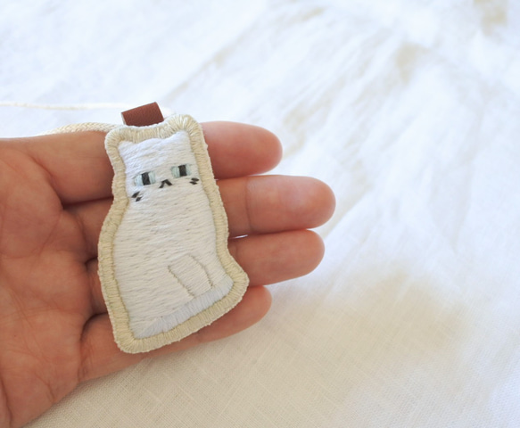 ごはんまちにゃんこ　猫　刺繍　チャーム　しろにゃん 7枚目の画像