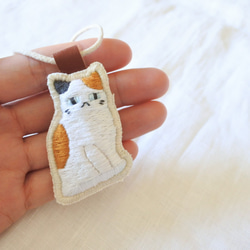 ごはんまちにゃんこ　猫　刺繍　チャーム　みけにゃん 8枚目の画像