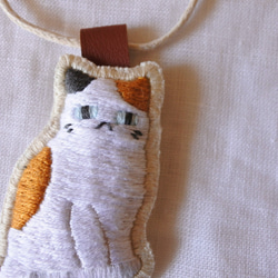 ごはんまちにゃんこ　猫　刺繍　チャーム　みけにゃん 4枚目の画像