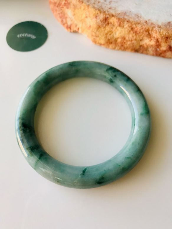 [B310-059] ジェイド　JADE  ヒスイ　バングル　ミャンマー産　グリーン　ダークグリーン　石花　54.6mm 4枚目の画像