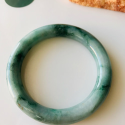 [B310-059] ジェイド　JADE  ヒスイ　バングル　ミャンマー産　グリーン　ダークグリーン　石花　54.6mm 3枚目の画像