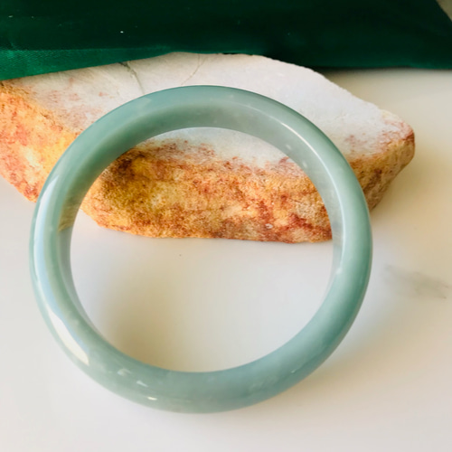 B310-060] ジェイド JADE ヒスイ 本翡翠 バングル 天然石 グアテマラ産 