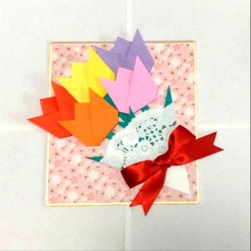 Standing Bouquets: Crafting Adorable Mini Tulips from Paper