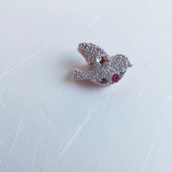 flying bird brooch　小鳥のブローチ　クリスタルガラス　heart&pink 1枚目の画像