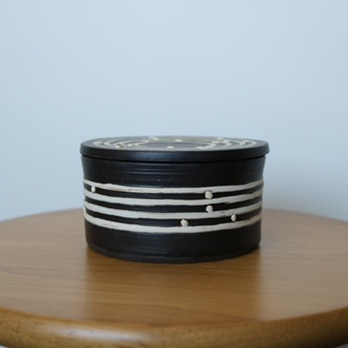 蓋付き小鉢 陶器 円筒形 黒マット釉 粉引 保存容器 なんとなく