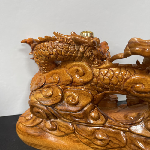 ローズクォーツ ドラゴン　龍　木製台座付き　龍彫り　置物　竜　鑑別済み ローズクォーツ ドラゴン 龍 木製台座付き 龍彫り 置物 竜 鑑別済み